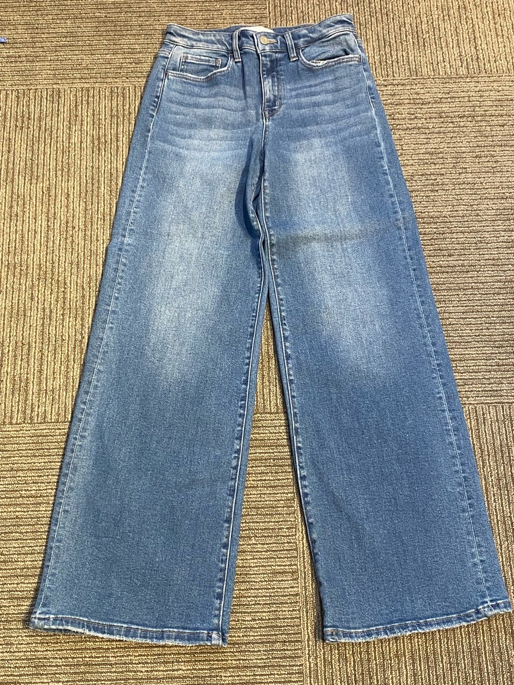 Wide-Leg High-Rise Women's Jeans in Medium Blue - Picture 3 of 3